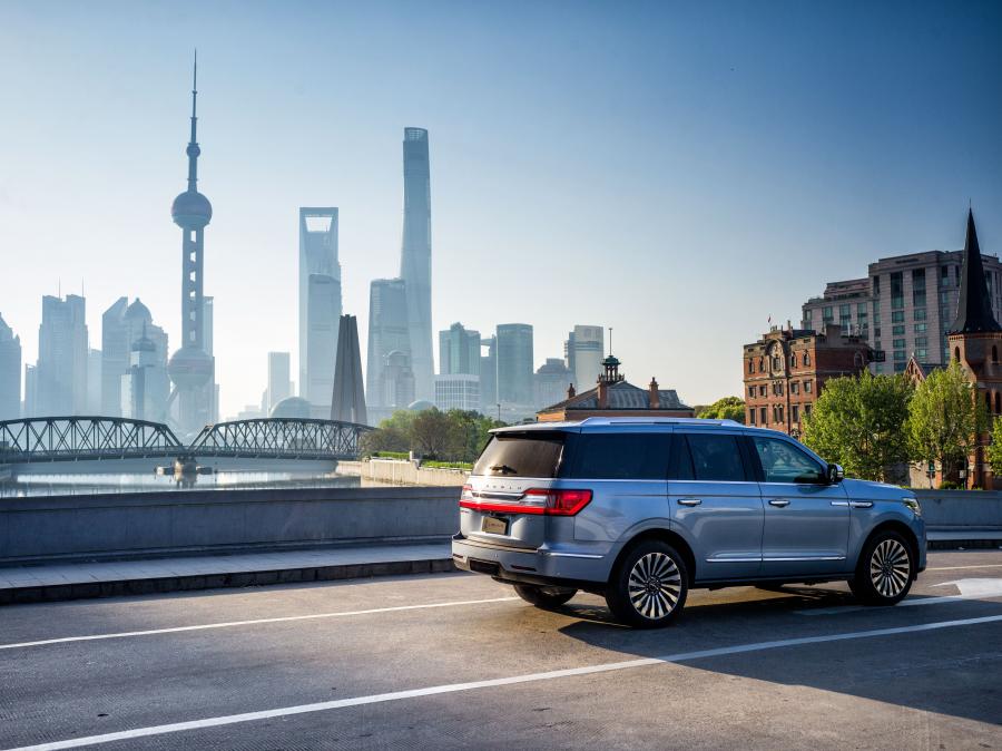  Lincoln Navigator Presidential 2017 года  (CN) (фото 12 из 40)